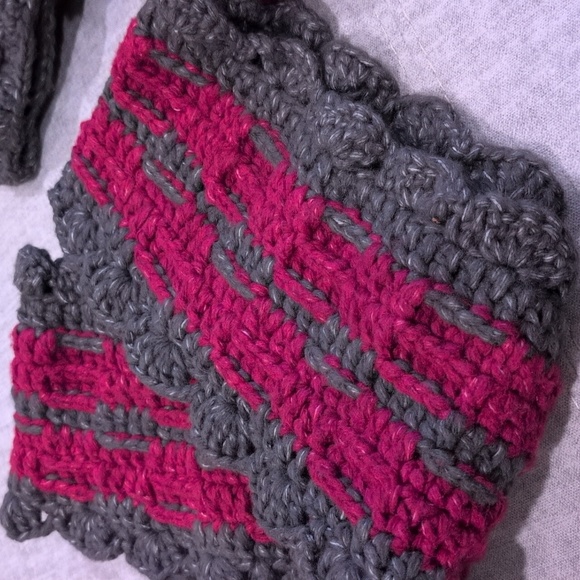 HOLD Mauve Crochet Hat/Scarf Set & Cerise Charcoal infinity scarf/hat set - Picture 4 of 8